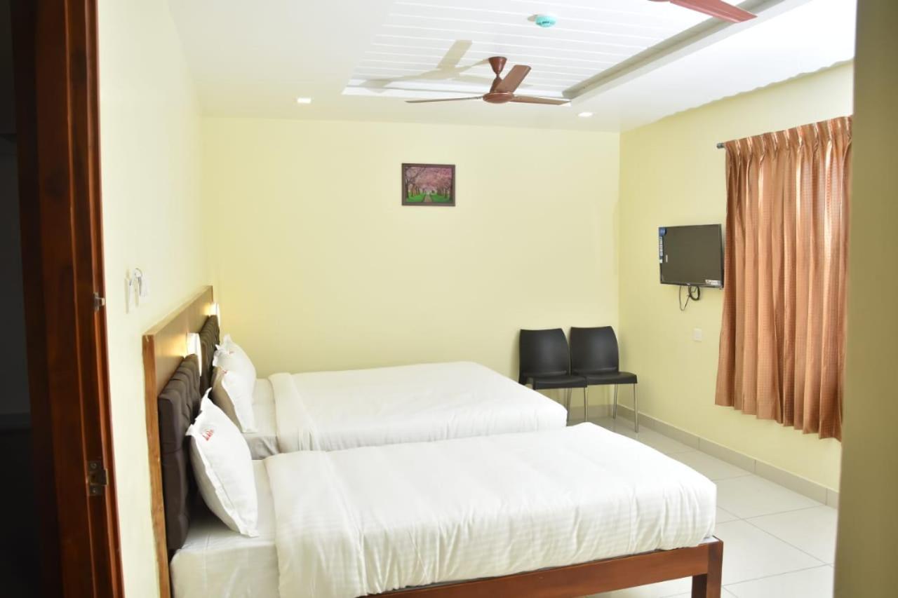Le Arul Park Hotel Karaikal Exterior photo