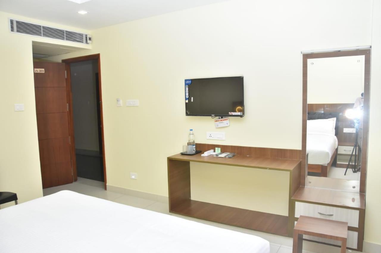 Le Arul Park Hotel Karaikal Exterior photo