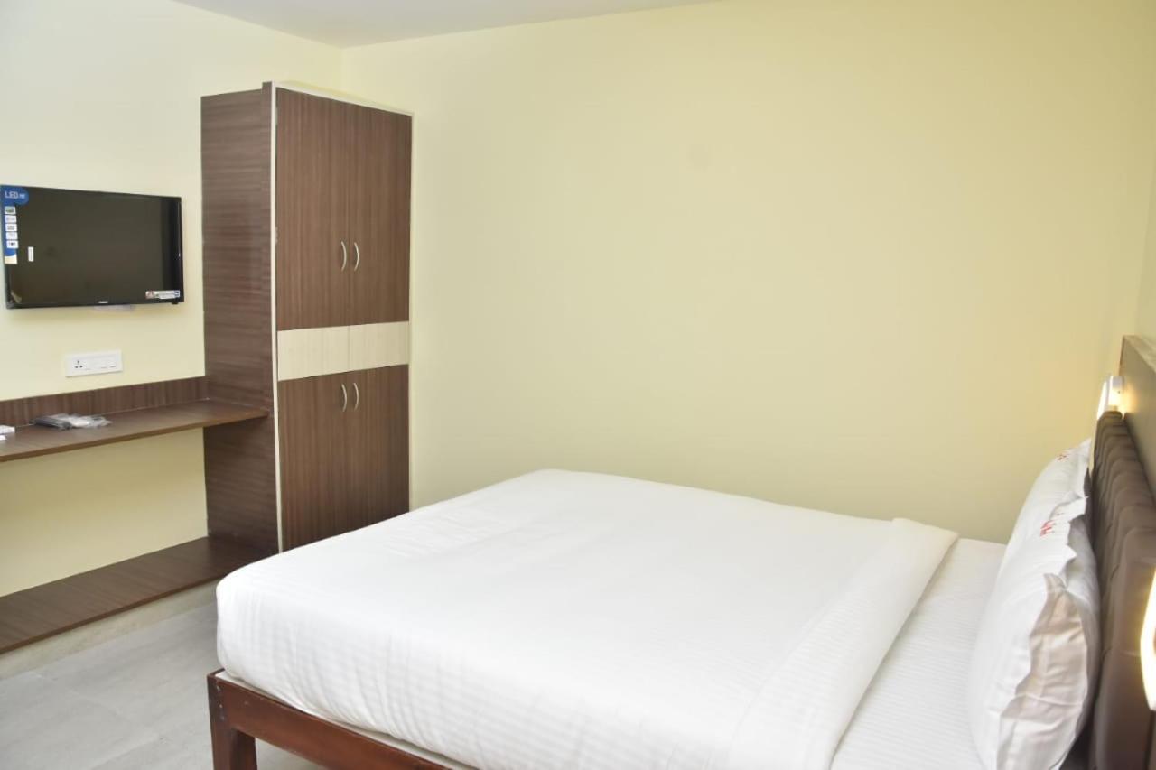 Le Arul Park Hotel Karaikal Exterior photo