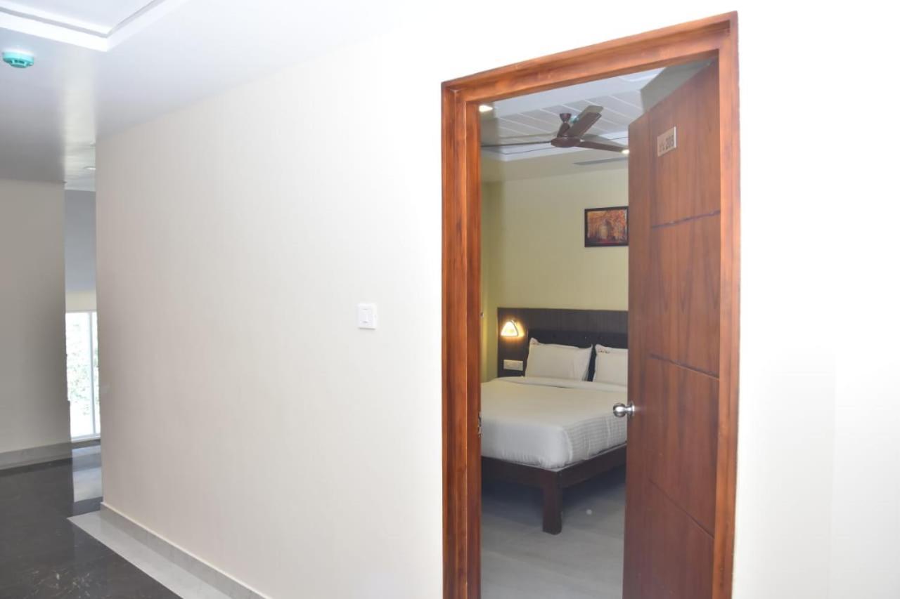 Le Arul Park Hotel Karaikal Exterior photo
